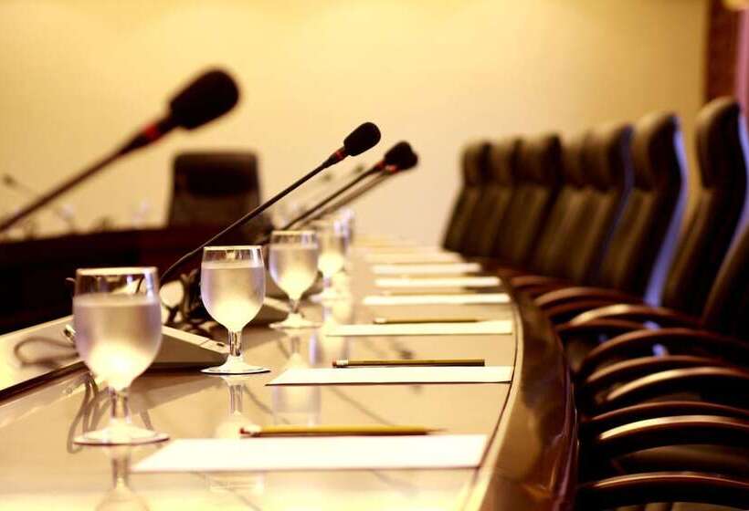 هتل The Avenue Plaza