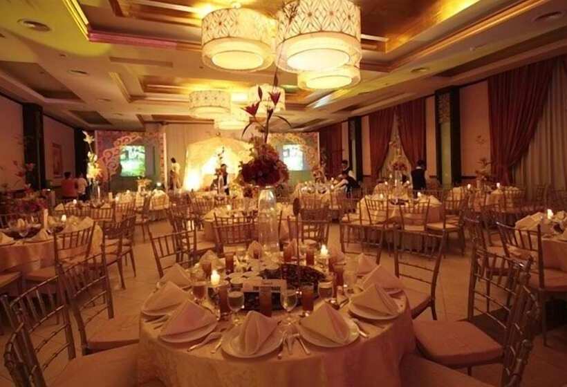 هتل The Avenue Plaza