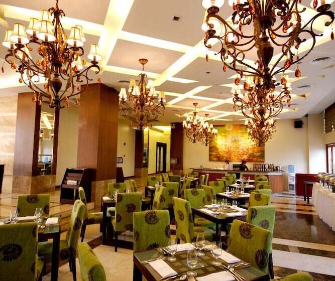 هتل The Avenue Plaza