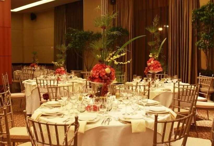 هتل The Avenue Plaza