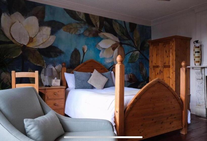 בית מלון כפרי The Mansion House