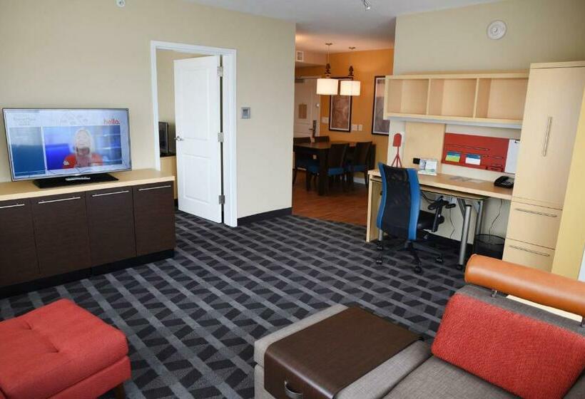 Отель Towneplace Suites By Marriott Lawrence Downtown