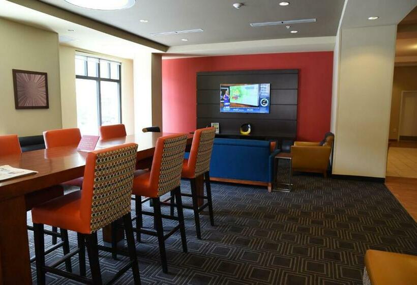 Отель Towneplace Suites By Marriott Lawrence Downtown