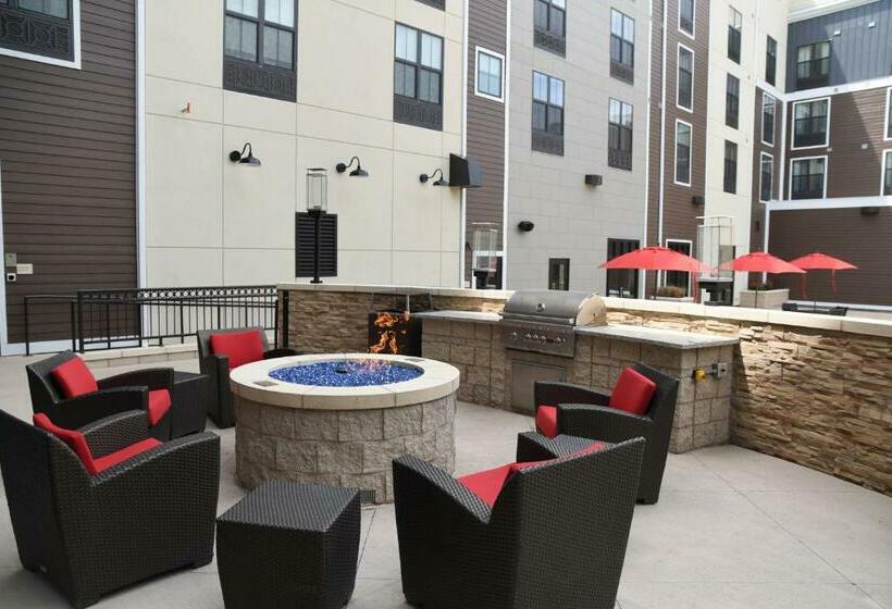 Отель Towneplace Suites By Marriott Lawrence Downtown