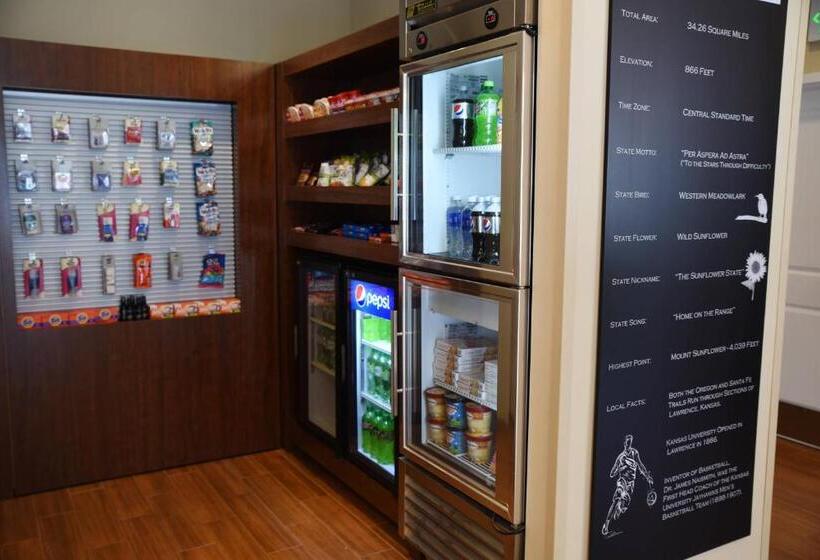 Отель Towneplace Suites By Marriott Lawrence Downtown