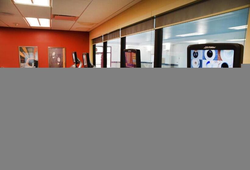 Отель Towneplace Suites By Marriott Lawrence Downtown