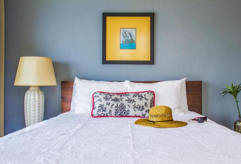 Marina Hotel At Shelter Bay