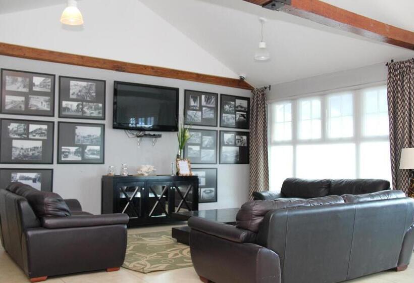 Marina Hotel At Shelter Bay