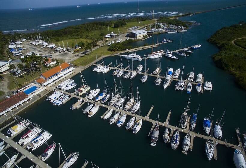 Marina Hotel At Shelter Bay