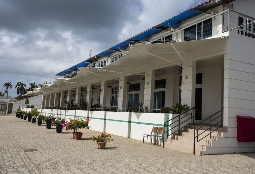 Marina Hotel At Shelter Bay