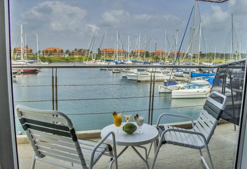 Marina Hotel At Shelter Bay