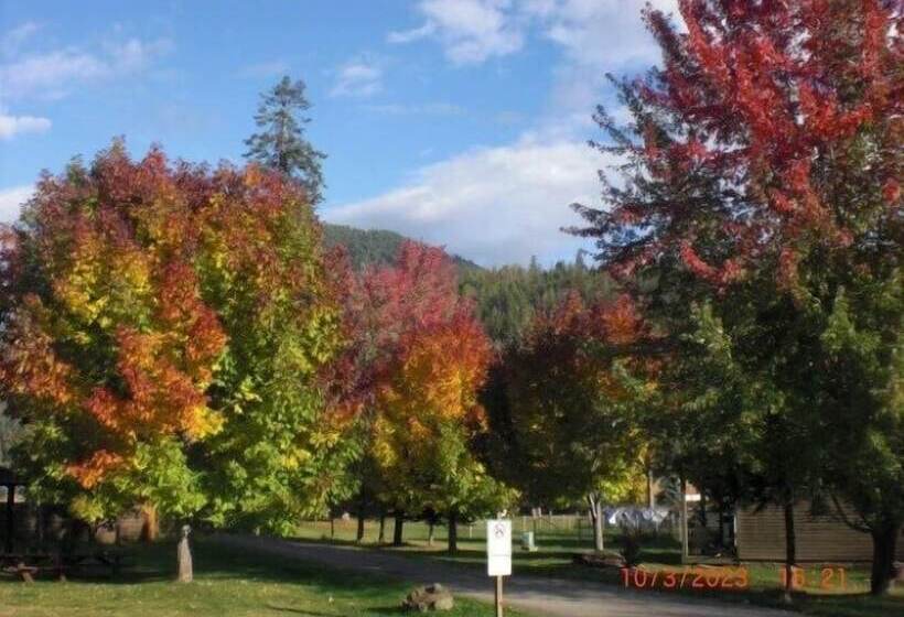 فندق على الطريق Clark Fork Lodge