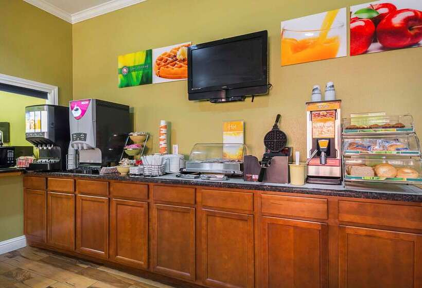 فندق على الطريق Quality Inn