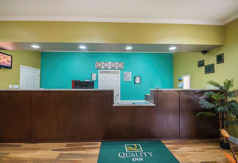 فندق على الطريق Quality Inn