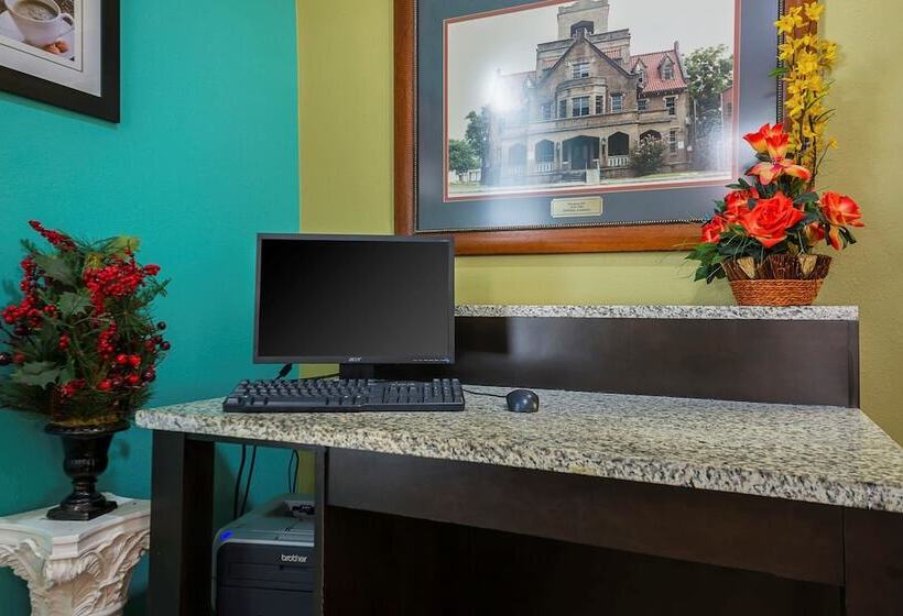 فندق على الطريق Quality Inn