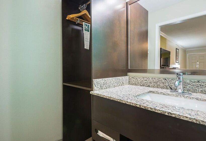 فندق على الطريق Quality Inn