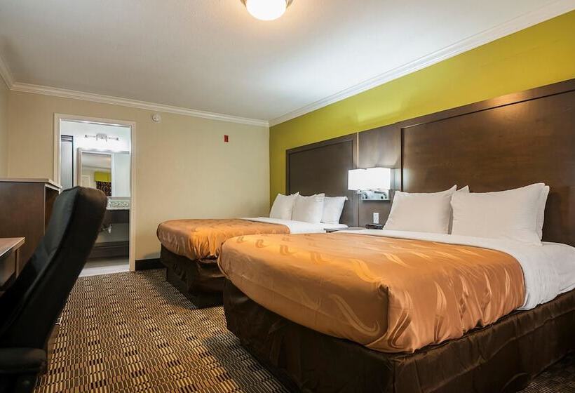 فندق على الطريق Quality Inn