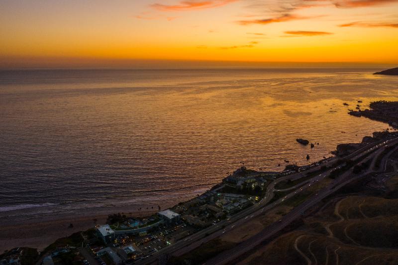 فندق على الطريق Tides Oceanview Inn And Cottages