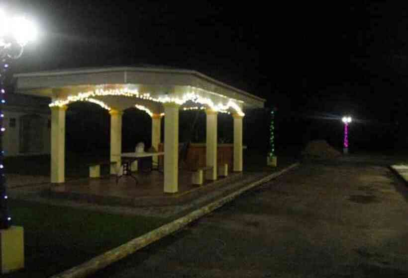 膳宿费 Piarco Village Suites