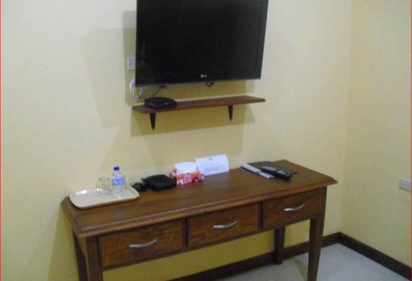 膳宿费 Piarco Village Suites