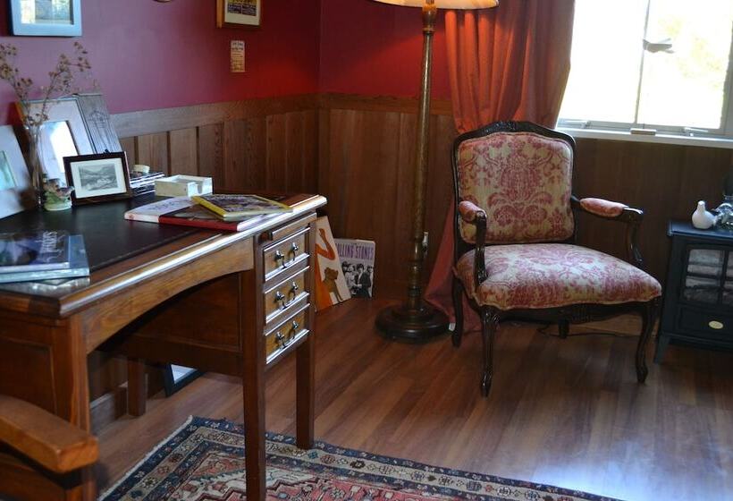 פנסיון Quickenberry Guesthouse