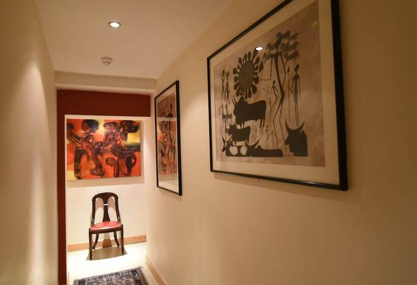 펜션 The Eyre Square Townhouse