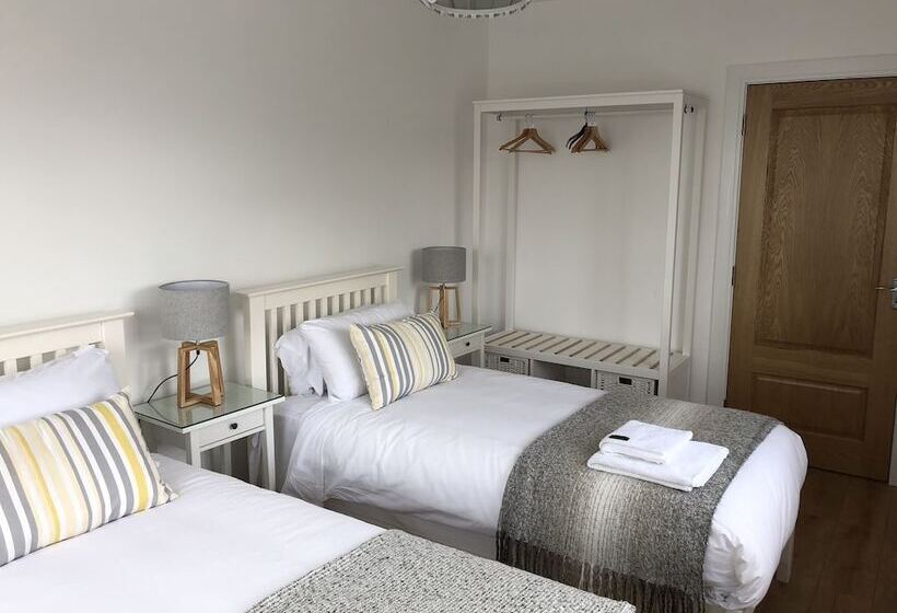 펜션 The Eyre Square Townhouse