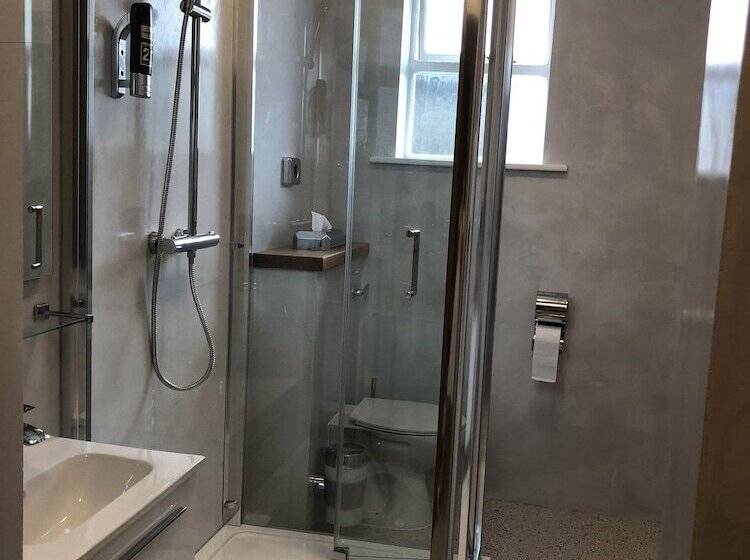 펜션 The Eyre Square Townhouse