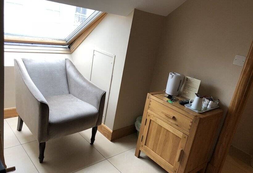 펜션 The Eyre Square Townhouse