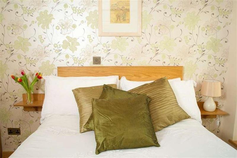 펜션 The Eyre Square Townhouse