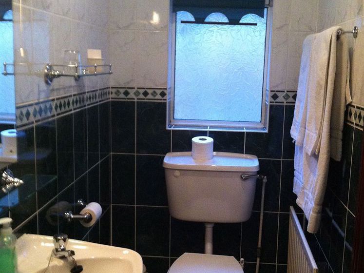 פנסיון Moat Lodge