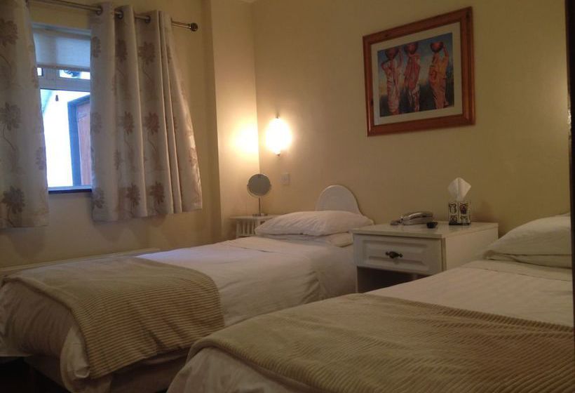 פנסיון Moat Lodge