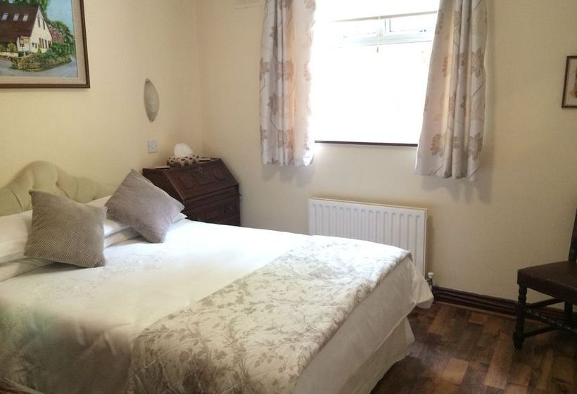 פנסיון Moat Lodge