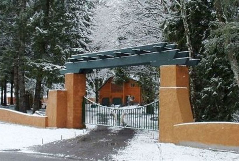 Sandy Salmon Bed & Breakfast Lodge