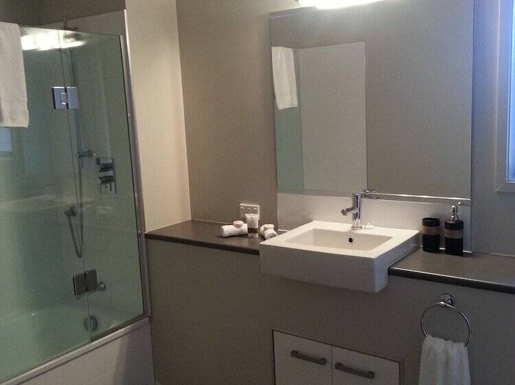 Sovereign Pier On The Waterways