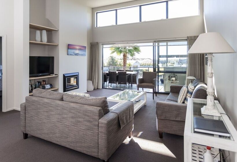 Sovereign Pier On The Waterways