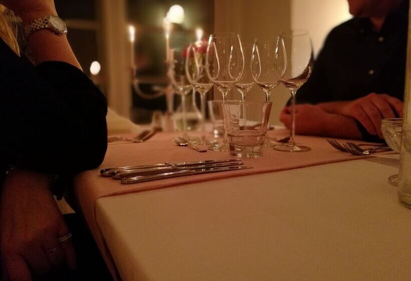 Отель Wärdshuset Gammel Tammen österbybruk