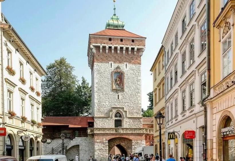 Amen Aparthotel Curie 8