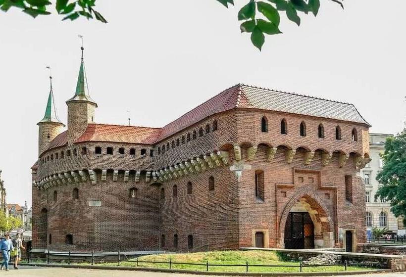 Amen Aparthotel Curie 8