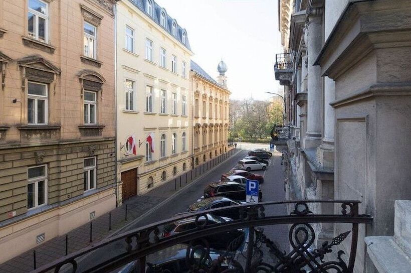 Amen Aparthotel Curie 8