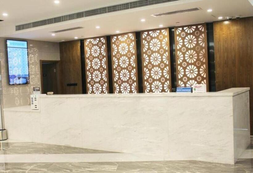 Отель Green Tree Inn Zhenjiang Jiepai Town