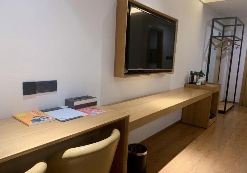 בית מלון כפרי Greentree Inn Guangdong Zhanjiang Donghai Island