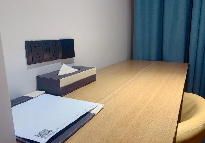 בית מלון כפרי Greentree Inn Guangdong Zhanjiang Donghai Island