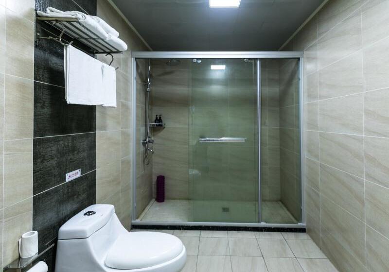 هتل Greentree Inn Express Wuxi Jiangyin Wanda Plaza Tongfu Road