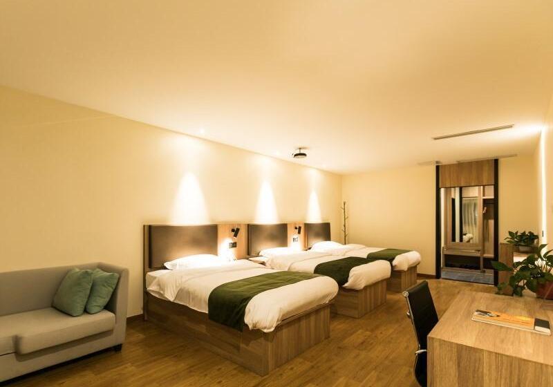 هتل Greentree Inn Express Wuxi Jiangyin Wanda Plaza Tongfu Road