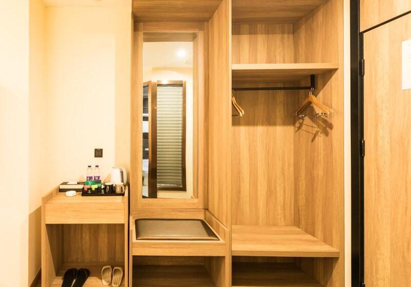 هتل Greentree Inn Express Wuxi Jiangyin Wanda Plaza Tongfu Road