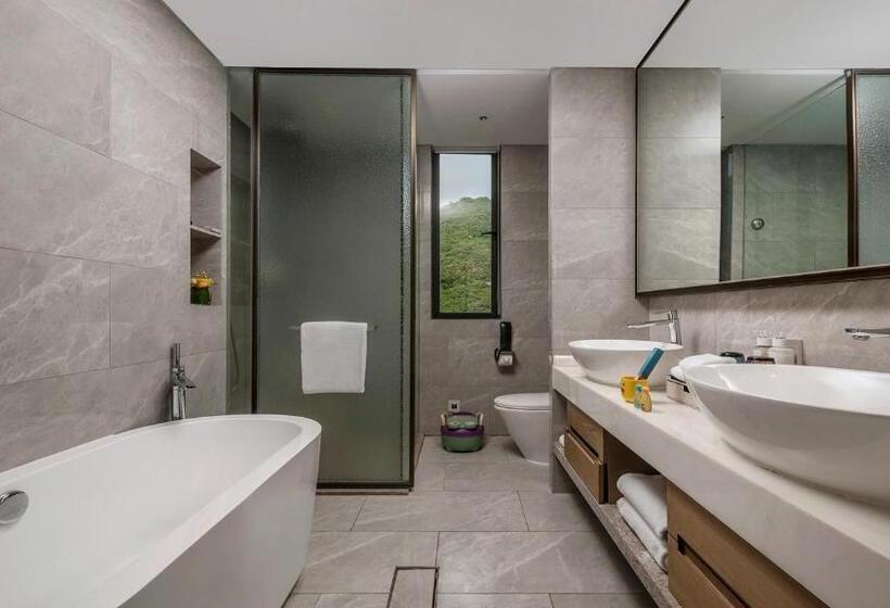 בית מלון כפרי Holiday Inn & Suites Sanya Yalong Bay, An Ihg