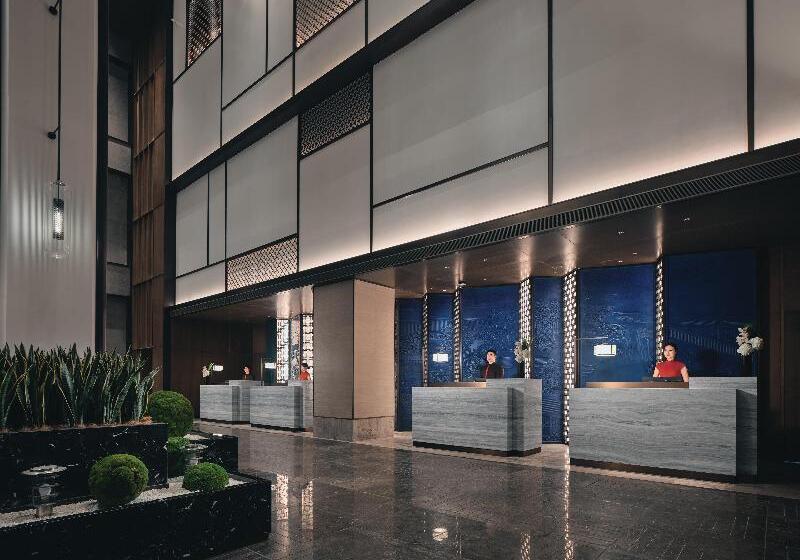 Hualuxe Kunshan Huaqiao, An Ihg Hotel   F1 Racing Preferred