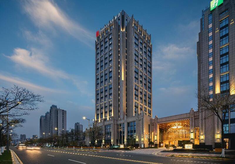 Hualuxe Kunshan Huaqiao, An Ihg Hotel   F1 Racing Preferred