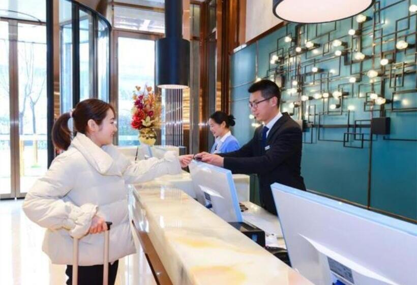 Echarm Hotel Wuhan Huangpu Erqi Xiaolu Metro Station